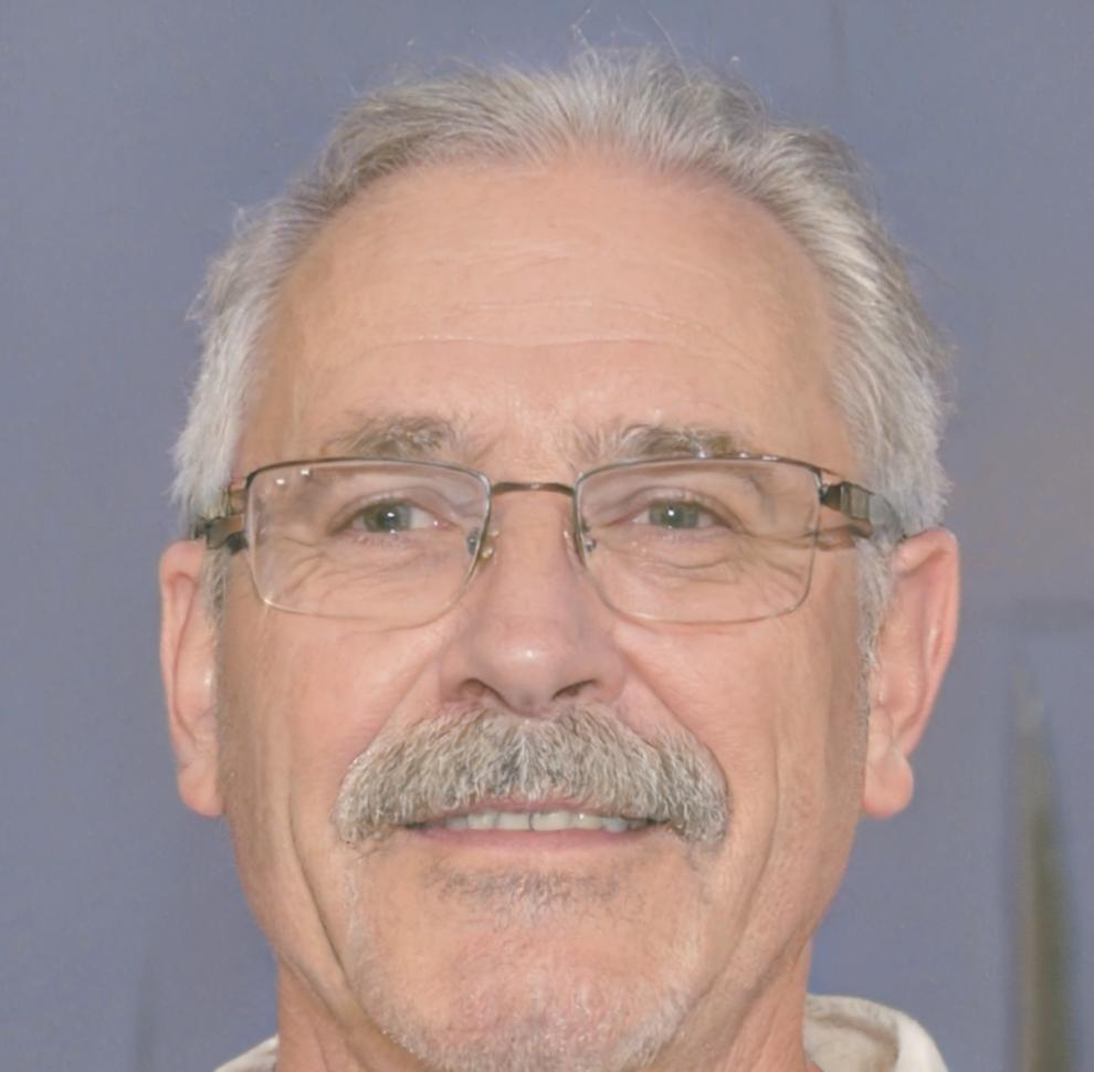 Senior market analyst and program instructor specializing in risk management